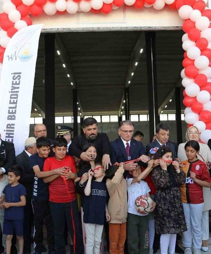 Van Büyükşehir Belediyesi Kalecik Kapalı Semt Pazarı hizmete açıldı