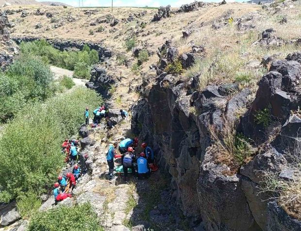 Van’da düşmeye bağlı yaralanan vatandaşları kurtarma tatbikatı