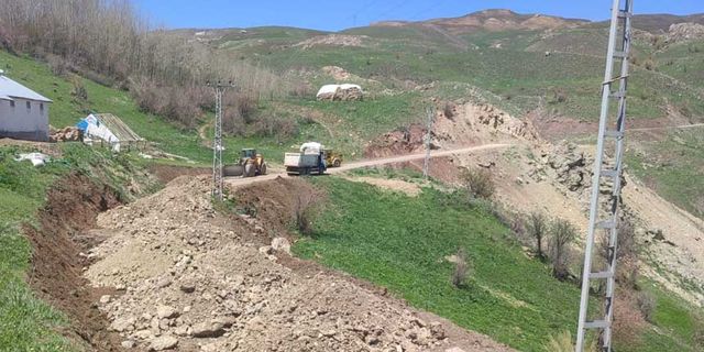 Köşk köyünün yolu genişletiliyor