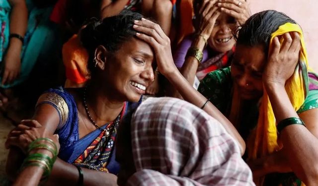 Hindistan'da heyelan: 16 kişi öldü, 100'den fazla kişi enkaz altında