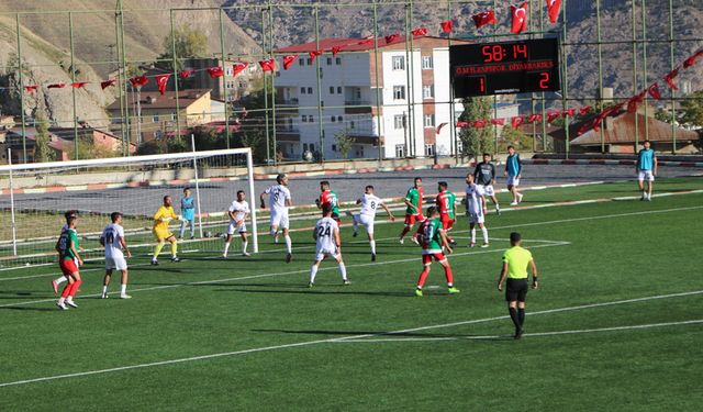 Hakkari Zap Spor kendi evinde Diyarbakırspor'a  yenildi