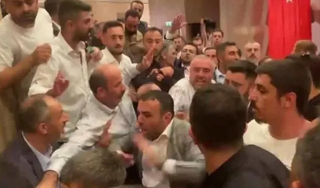 CHP İstanbul İl Kongresi'nde arbede