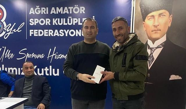 Lisans parasını bulamayan kulüp yöneticisi cep telefonunu sattı