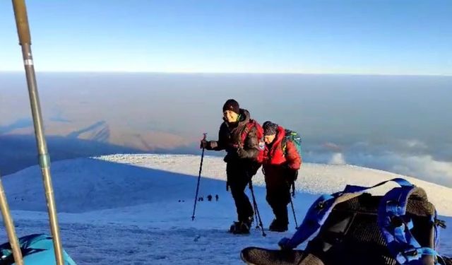 Ağrı Dağı turistleri ağırlamaya devam ediyor