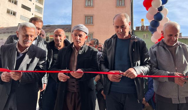 Şemdinli’de 'Oğuz AVM' hizmete açıldı