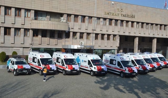 Batman’da 7 tam donanımlı ambulans ve 2 UMKE aracı hizmete alındı