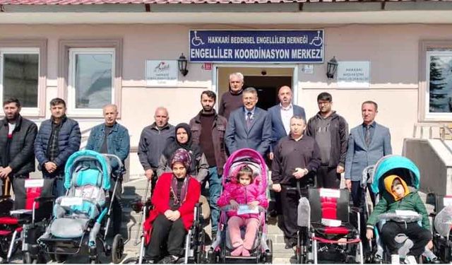 Hakkari'de 10 engelli vatandaşa tekerlekli sandalye desteği