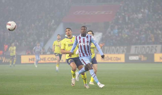 Trabzonspor-Fenerbahçe derbisi nefesleri kesti