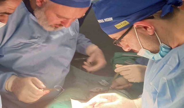 Diyarbakırlı doktor, Filistin’de yaptığı ameliyatı ve dramı kayıt altına aldı