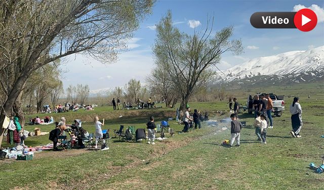 Havaların ısınmasıyla birlikte Yüksekova’da piknik alanları doldu
