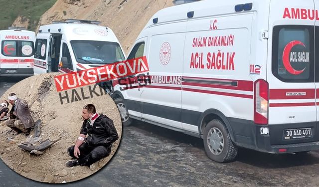 Hakkari-Yüksekova karayolunda yakıt tankeri devrildi, minibüs takla attı : 8 yaralı