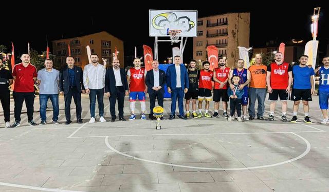 Hakkari’de basketbol turnuvası sona erdi