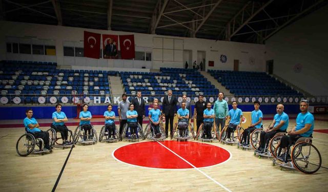 Vali Çelik’ten engelli sporculara sandalye desteği