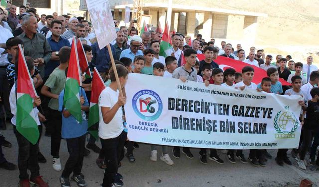 Derecik’te Filistin’e destek yürüyüşü yapıldı