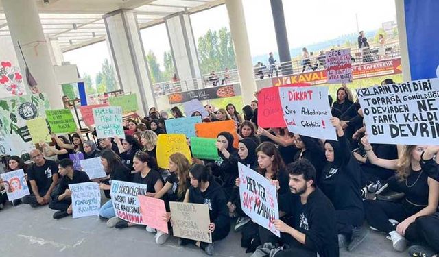 Diyarbakır’da üniversite öğrencileri kadın cinayetlerini protesto etti