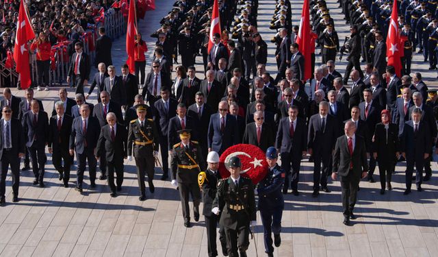 Anıtkabir'de Cumhuriyetin 101. yılı için resmi tören