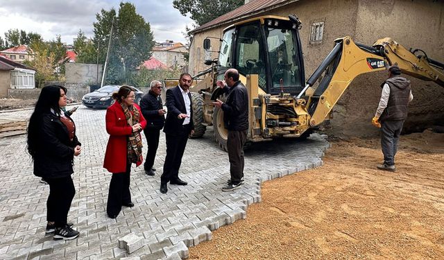 Yüksekova Belediyesince  altyapı ve yol çalışmaları devam ediyor