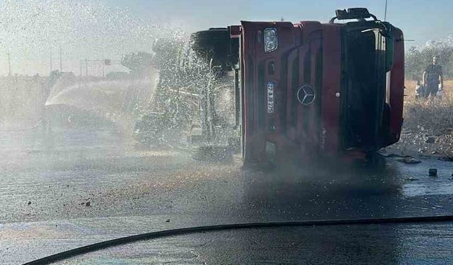 Şırnak’ta akaryakıt tankeri devrildi, faciadan dönüldü