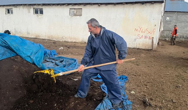 Yüksekovalı Onat köyde çiftçi ilçede öğretmen