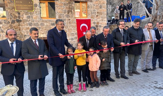 Çukurca’da 400 yıllık tarihi taş evler turizme açıldı