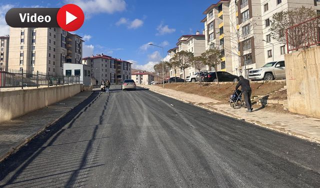 Esenyurt Toki yolunda asfalt çalışması devam ediyor