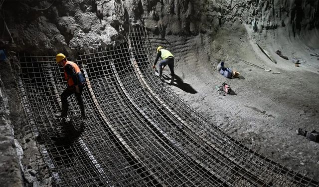 Yapım işi Bayburt Group tarafından sürdürülen ve 12 yıldır bitmeyen tünelden sürücüler umudunu kesti