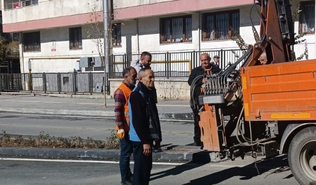 Hakkari’de şehir içi trafik levhaları takıldı