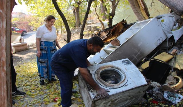 Yangında bütün eşyaları yanan 3 çocuk annesi kadın yardım bekliyor