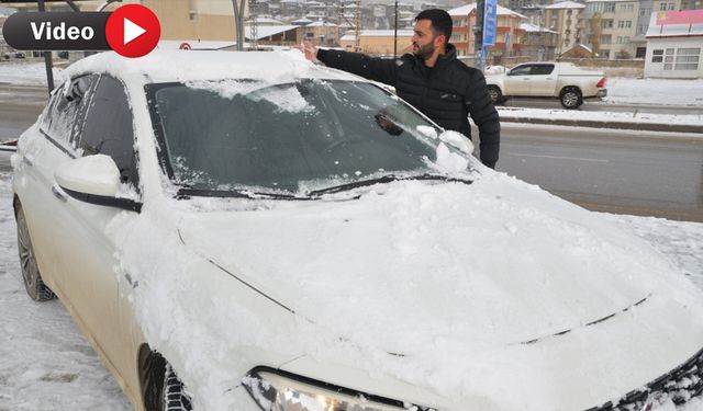 Kar yağışı Yüksekova'yı beyaza bürüdü