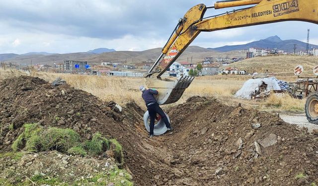 Yüksekova'da sel ve su taşkınlarına karşı büz önlemi