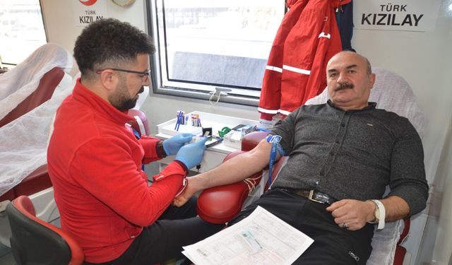 Yüksekova'da kan bağışına vatandaşlardan yoğun ilgi