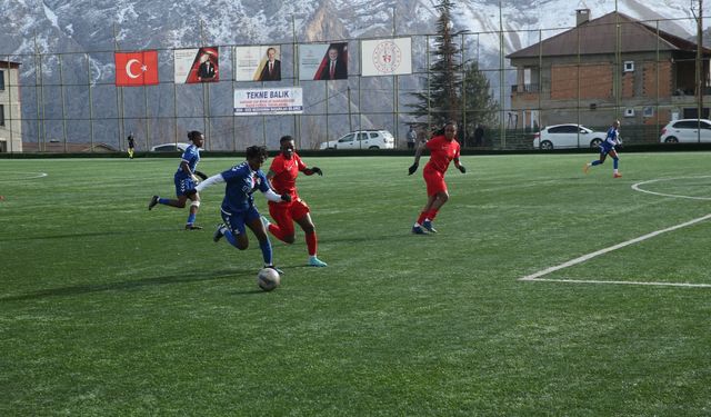 Hakkari Kadın Gücü rakibini 2-0 yendi!