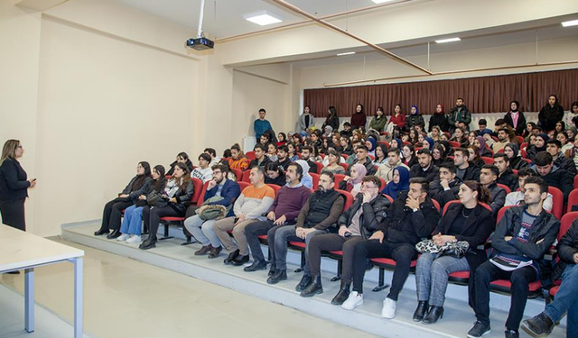 Hakkari’de kadınların Çalışmaları anlatıldı