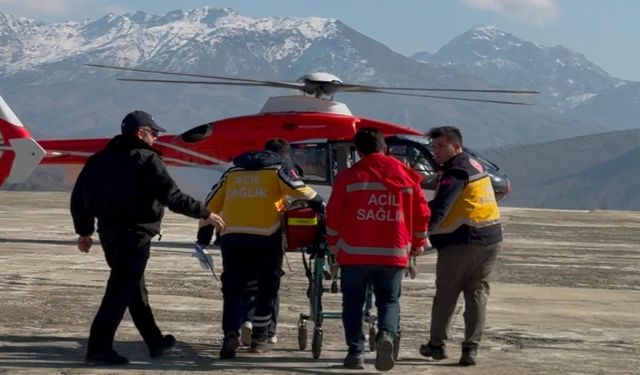 Derecik’te ambulans helikopter 15 aylık Melisa bebek için havalandı