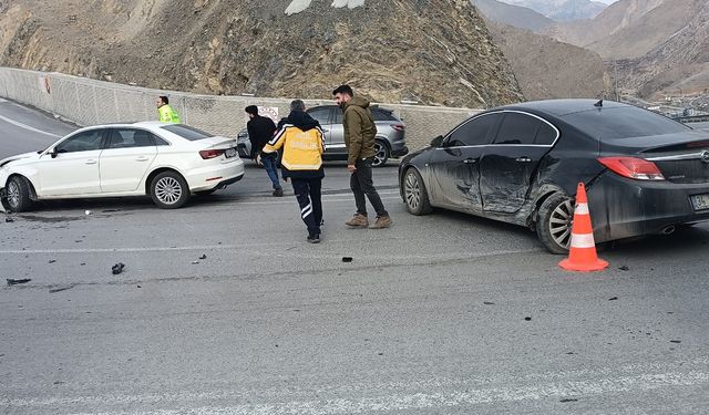 Hakkari’de Trafik kazası: 2 Yaralı