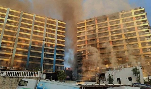 Alanya’da otel inşaatındaki yangın kontrol altına alındı