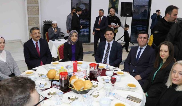 Vali Çelik, öğretmenlerle bir araya geldi