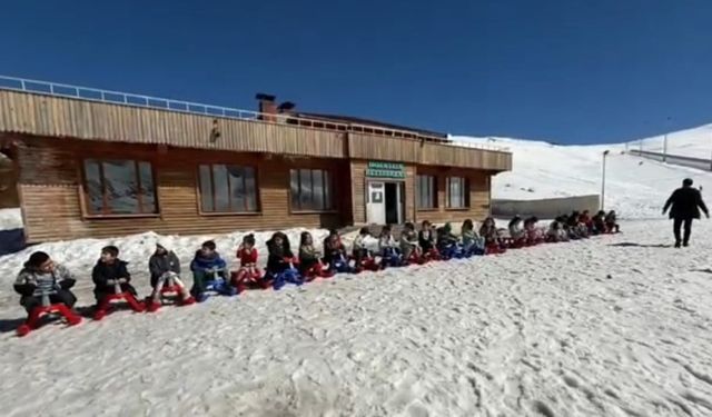 Minikler 3 bin rakımda kayak yaptı