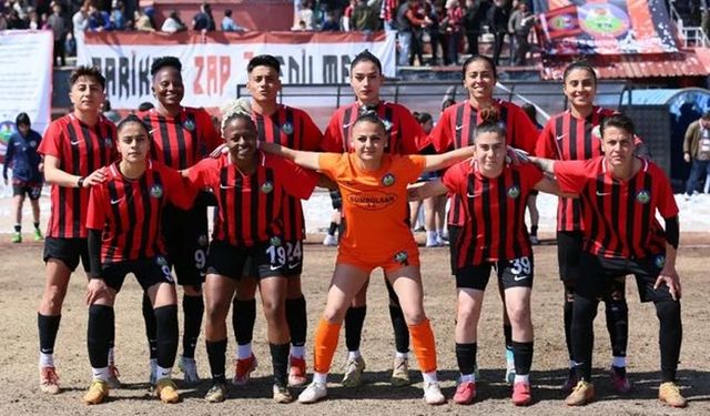 Rakiplerin berabere kalması Yüksekova Spor’a yaradı