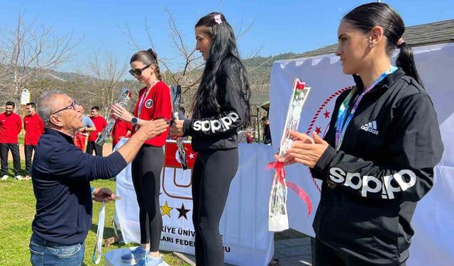 AİÇÜ Kadın Kros Takımı, Türkiye şampiyonu oldu