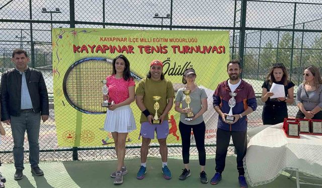 Farklı meslek gruplarından 167 tenisçinin katıldığı turnuva tamamlandı