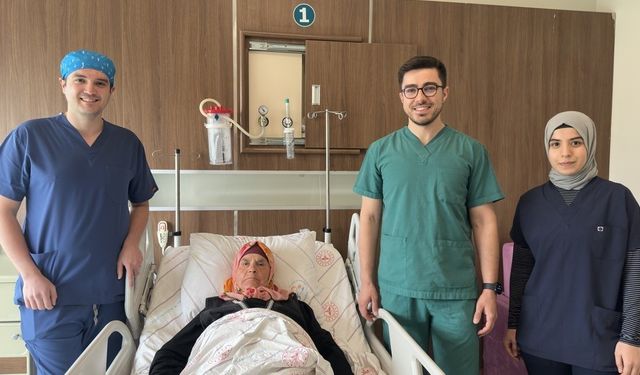 Siirt’te 78 yaşındaki kadının ses sorunu başarılı ameliyatla giderildi