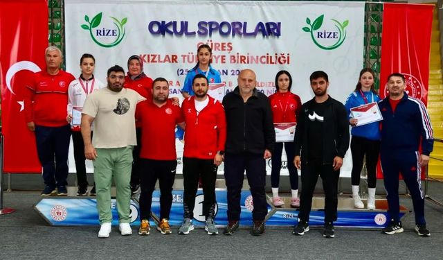 Yüksekovalı sporcu güreşte Türkiye şampiyonu oldu