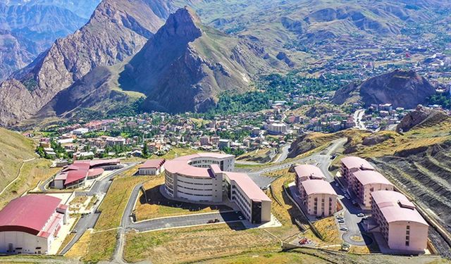 Hakkari Üniversitesi eğitime 2 gün ara verdiğini duyurdu