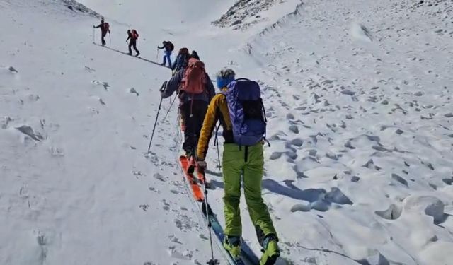 Dağcılar Süphan’da moral depoladı