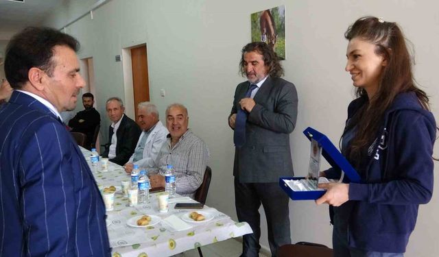 Binlerce öğrenci yetiştiren Van YYÜ’nün çınarı emekli oldu