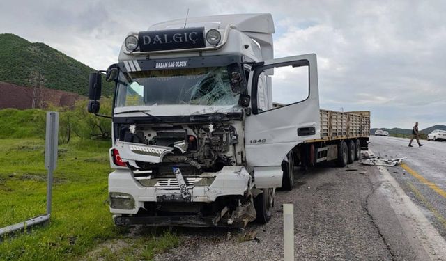 Bitlis’te tır ile minibüs çarpıştı: 1 ölü, 2 yaralı