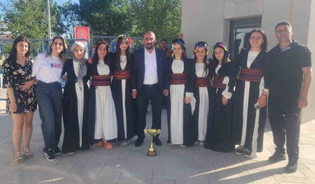 Hakkari’de iki kulüp bölge birincisi oldu