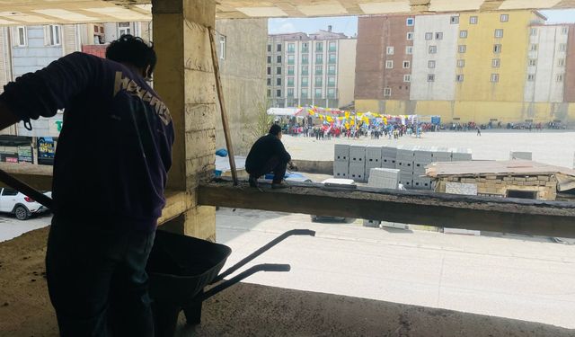 Yüksekova'daki İşçiler 1 Mayıs kutlamalarını Çalışarak İzledi