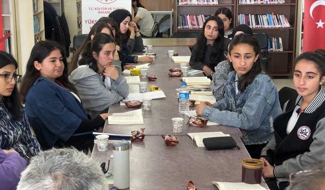 ’Yüksekova Okuyor’ etkinliğinde öğrenciler kitap içeriklerini tartıştı